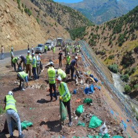 "Şemdinli için el ele vererek, çevre temizliği yaptık"