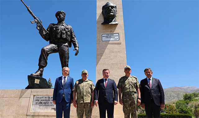 ''Bu anıt, şehitlerimizin fedakârlığını sonsuza dek hatırlatacak bir sembol olacak'';