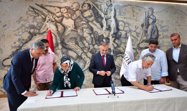 Depremde kaybettikleri çocuklarının adını anaokulunda yaşatacaklar