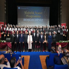 “Kur’an’ı sözlerinizde ve güzel ahlakınızda taşıyın”