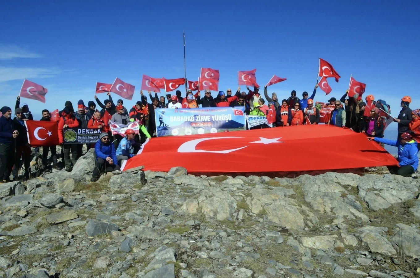 ''Cumhuriyetimizin 102 yıllık gururunu Babadağ’ın zirvesine taşıdık'';