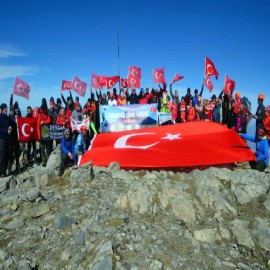 ''Cumhuriyetimizin 102 yıllık gururunu Babadağ’ın zirvesine taşıdık''