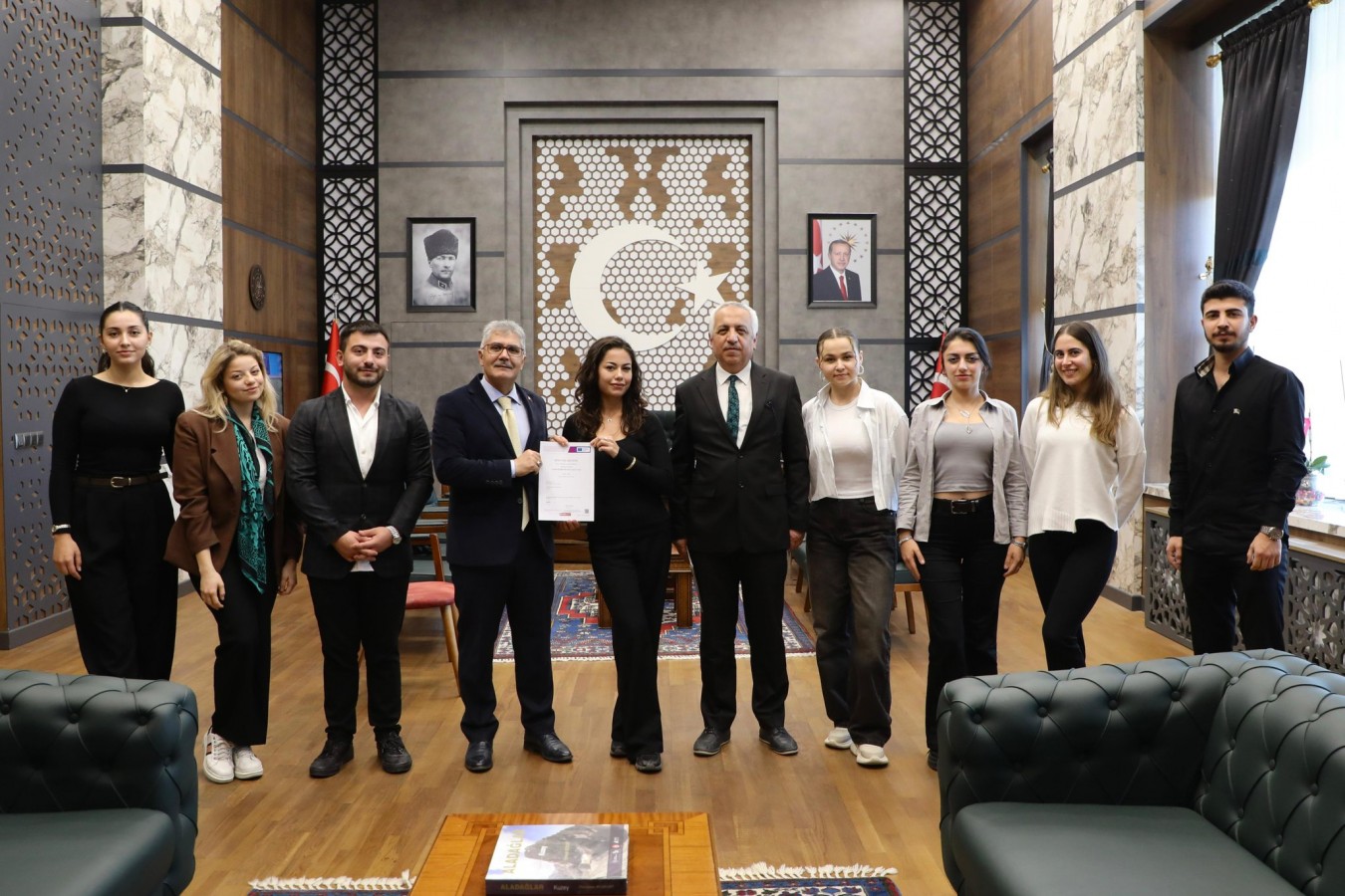 Yabancı gönüllüler Vali Çelik’i ziyaret etti;