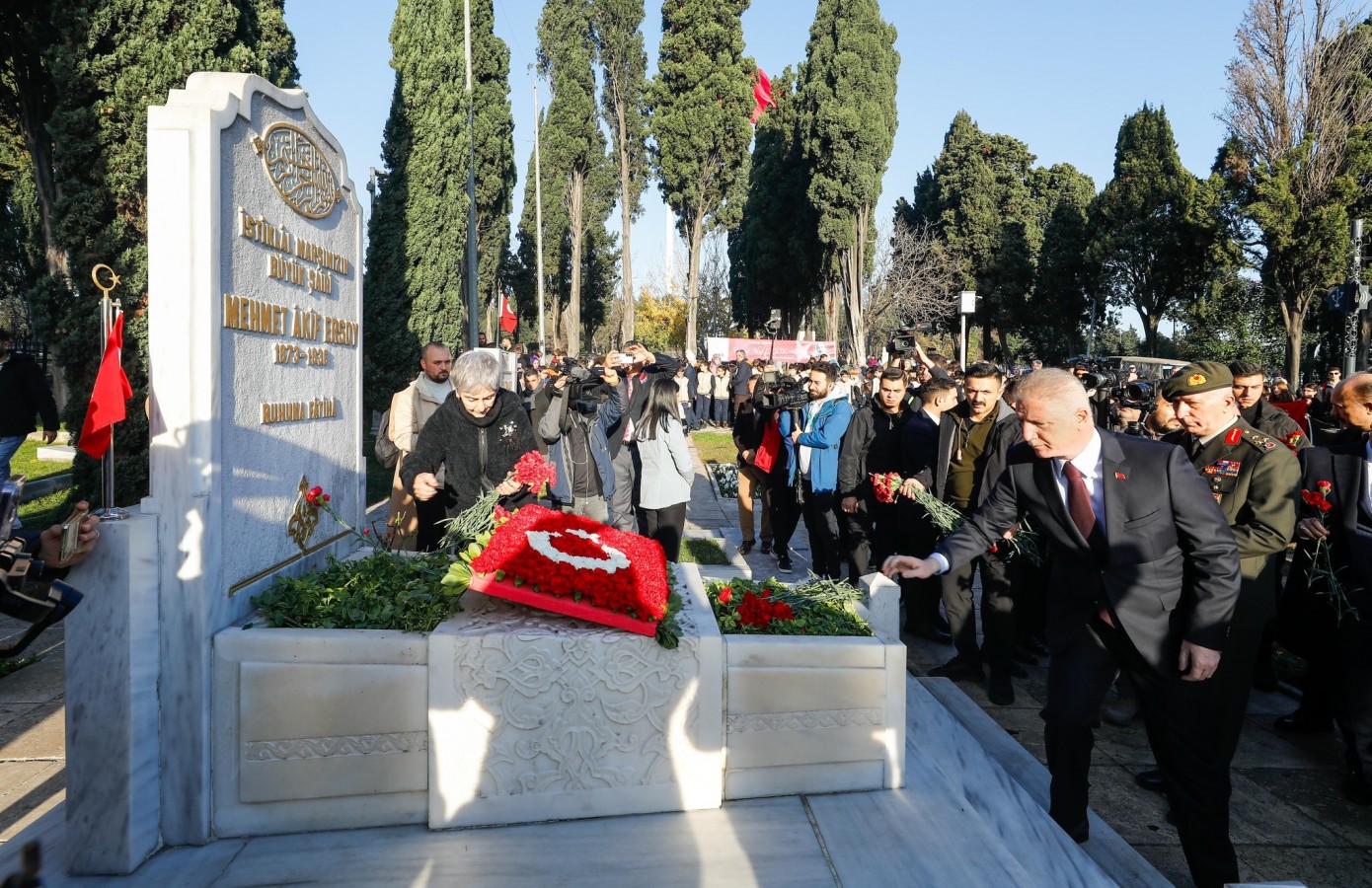 İstiklal Şairi Mehmet Akif Ersoy, kabri başında anıldı