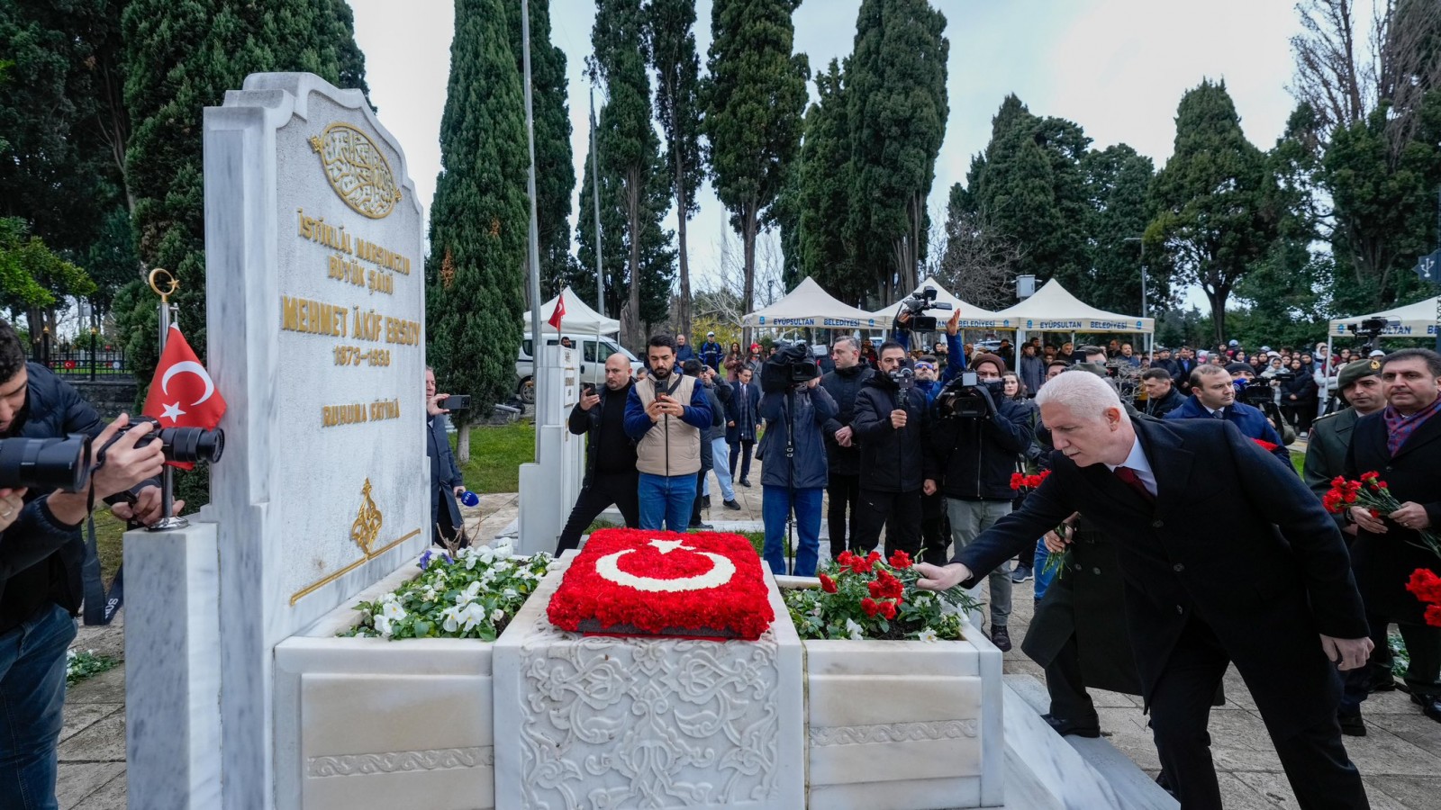 Milli şair Mehmet Akif Ersoy dualarla anıldı;