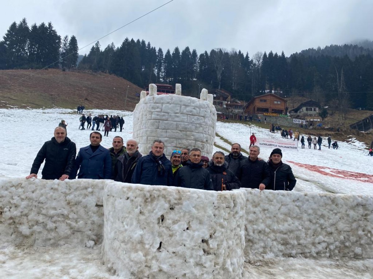 Ayder'de taşıma karla 'Kar Festivali'