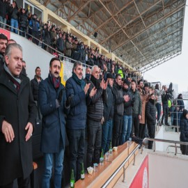 Dondurucu soğuğa rağmen takıma destek oldu