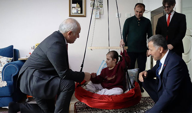 4 çocuğuna hem anne hem de baba oldu: Kaymakam Kılıç'tan özverili babaya tam destek!;