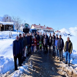 Vali Karakaya karla mücadele çalışmalarını yerinde inceledi