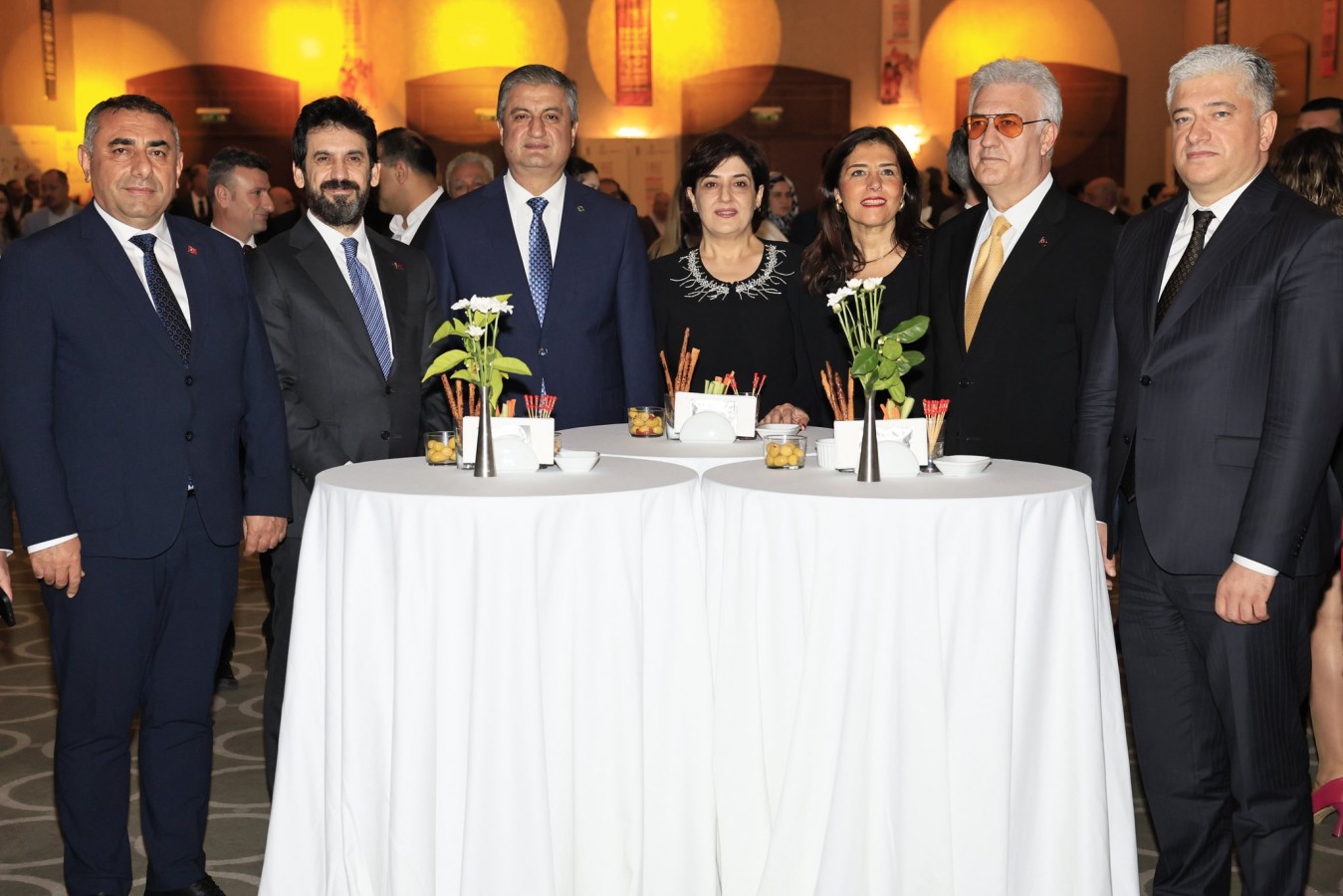 "Işığın hiç sönmediği, sanat dolu yıllar diliyorum"