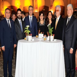 "Işığın hiç sönmediği, sanat dolu yıllar diliyorum"