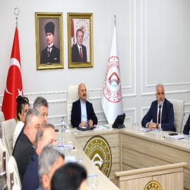 "Kadın; sadece ailenin değil, insanlığın da temel direğidir"