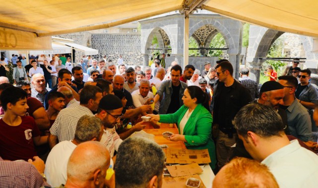 “Aşure kardeşliktir, paylaşmaktır”