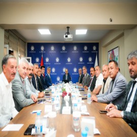 Hakkâri'de muhtarlar taleplerini Vali Taşyapan'a aktardı