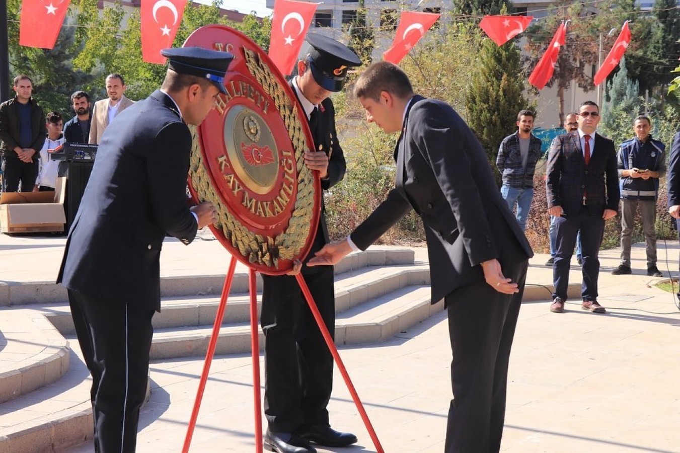 “Cumhuriyet’e hayat veren ruh 99 yıldır dipdiri”