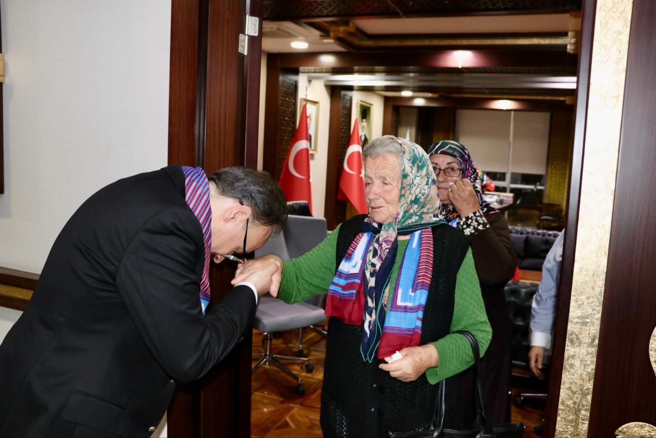 ''Şehitlerimizin aziz hatıraları, milletimizin ortak vicdanında daima yaşayacak'';