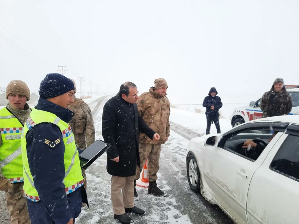 Karlı yollarda yol kontrolü;