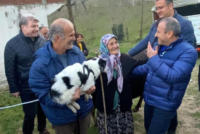 Heyelanda hayvanları telef olan ailenin göz yaşını vali dindirdi;