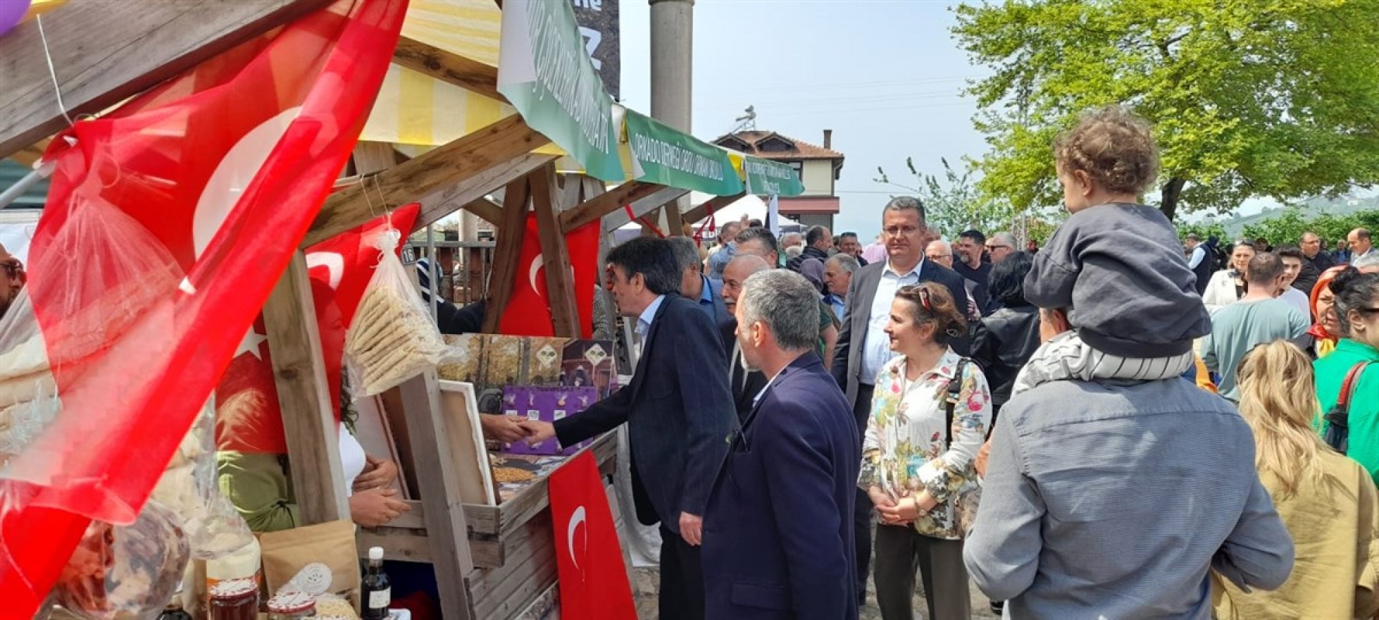 Çiftçiler şenlikte ata tohumlarını takas yaptı