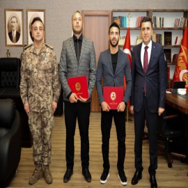 Vali Aygöl, kahraman polisleri ödüllendirdi