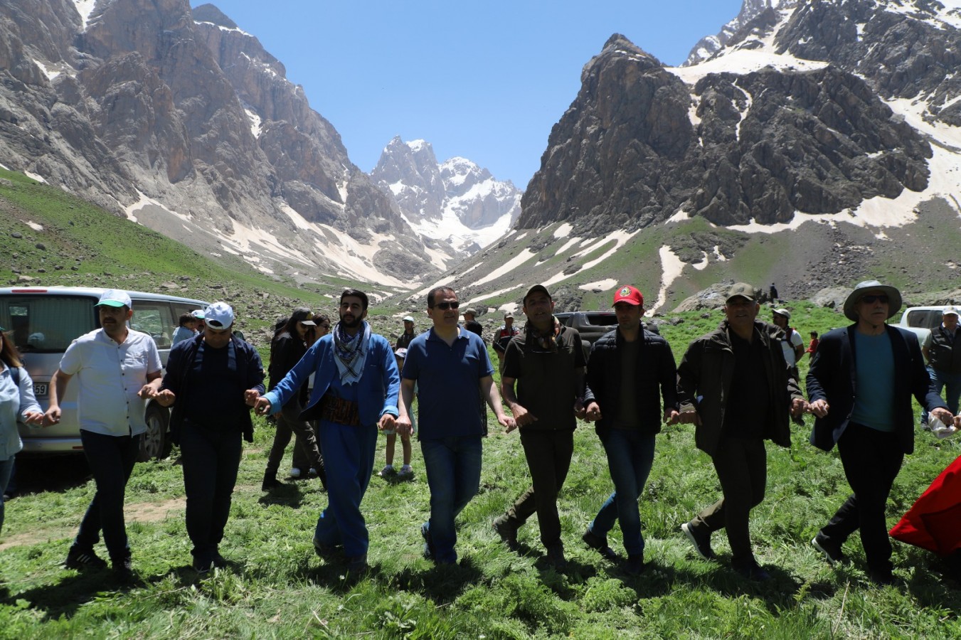 Cilo’da silah sesleri yerini davul zurnalı halaya bıraktı