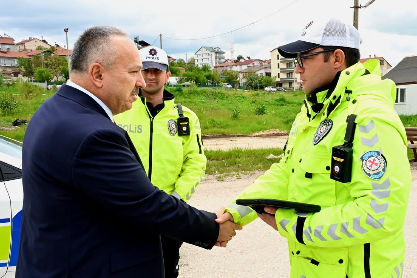 Emniyet Genel Müdürü Fidan, trafik noktasında personelle bayramlaştı