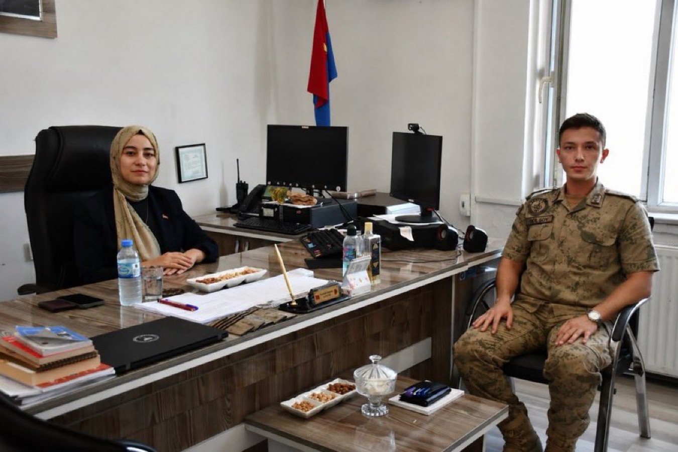 Devlet protokolünü bilmeyenler kaymakamı hedef aldı