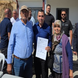 Kaymakam Algın, kalıcı konutların anahtarını teslim etti