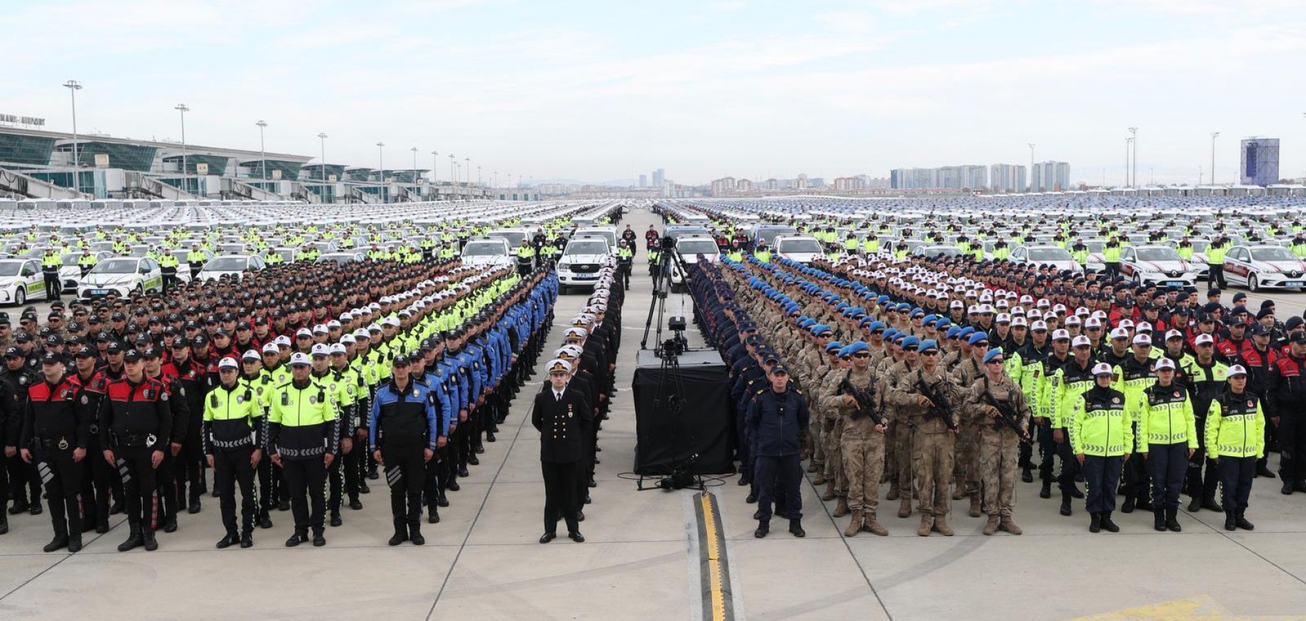 Güvenlik teşkilatları güçleniyor: 9 Bin 200 yeni araç hizmete alındı;