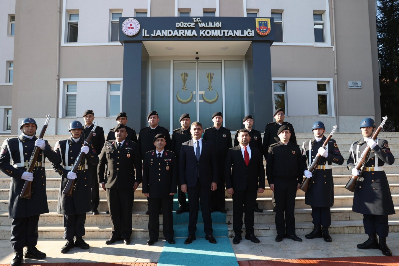 "Jandarma ve polis olmak, bu millete adanmışlık demektir";