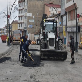 "Kış şartları nedeniyle bozulan yolları onaracağız"