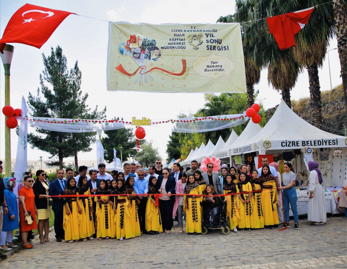 Cizre’nin hamarat kadınlarının el emekleri sergide;