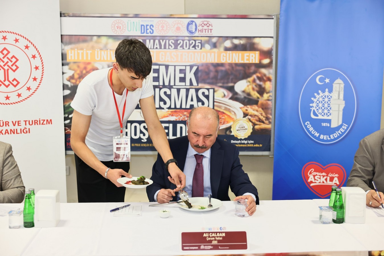 Vali Çalgan, yemek yarışmasında jüri üyesi oldu;