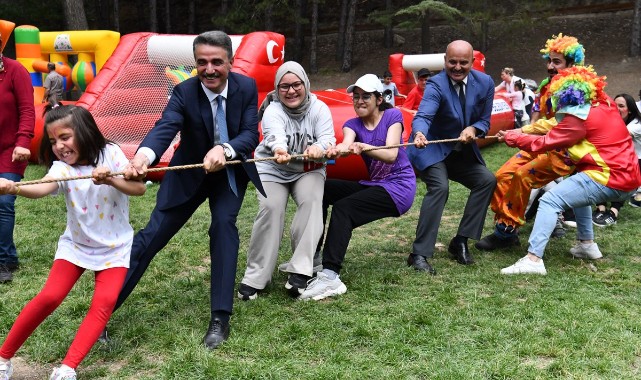 Anne babasız kalmış çocukların tek eksiği, sevgi