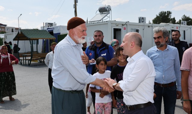 Adıyaman Valisi Osman Varol, Konteyner Kentte Yaşayan Depremzedeler ile Bayramlaştı.