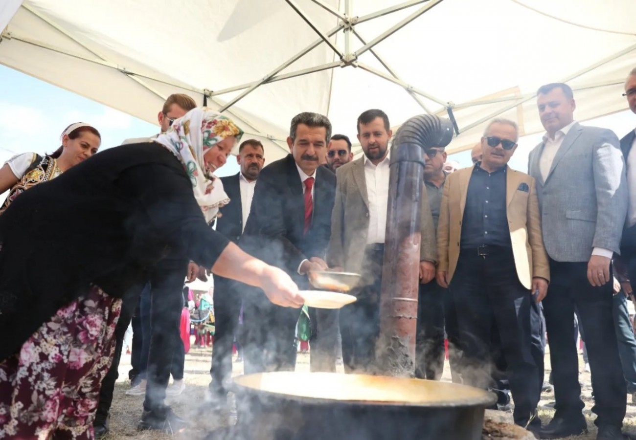 Bağ bozumu şenliği renkli görüntülere sahne oldu