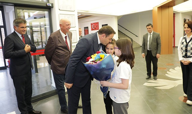 ''Çocuklarımızın ve gençlerimizin en iyi şartlarda eğitim alması hepimizin ortak hedefi''