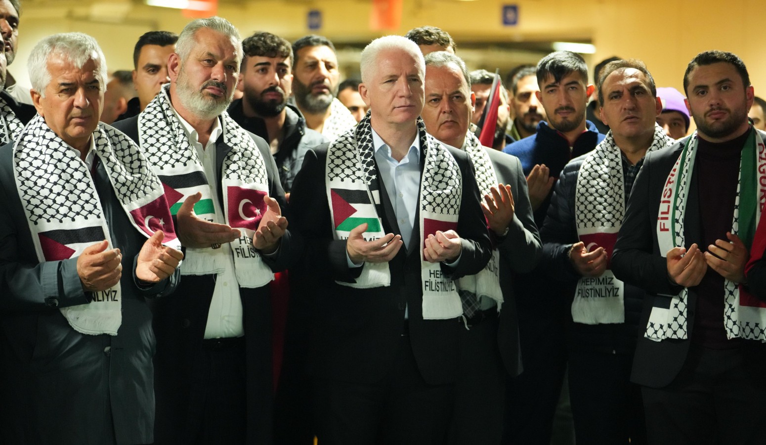 İstanbul'da balıkçı esnafı, bir günlük kazançlarını Gazze’ye bağışladı;