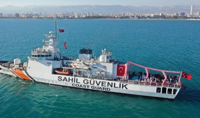 Şehit aileleri ve gazileri Sahil Güvenlik Gemisi’nde ağırladı