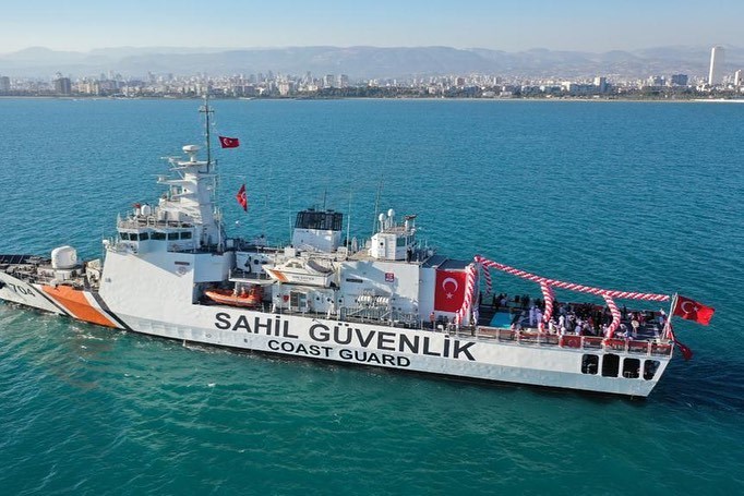 Şehit aileleri ve gazileri Sahil Güvenlik Gemisi’nde ağırladı