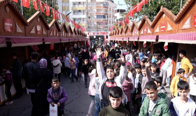 Kitap fuarı tüm şehri buluşturdu