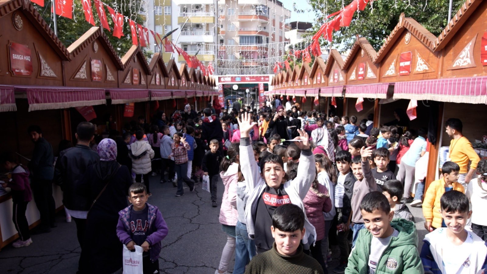 Kitap fuarı tüm şehri buluşturdu;