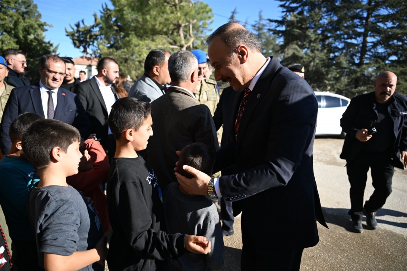 Vali Erin'den halı saha sözü;