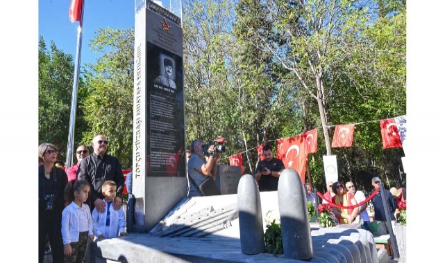 Dünya tarihinde ilk defa uçak gemisi batıran Türk kahramanına anıt!