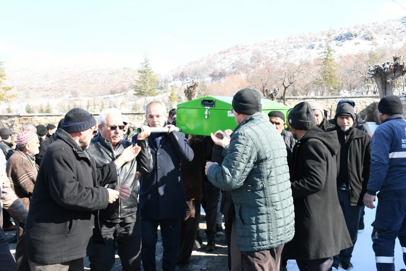 Son yolculuğuna uğurladı