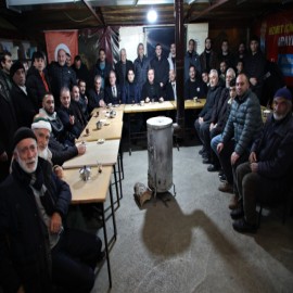 Çay ocağını kitap dolu raflarla donattılar