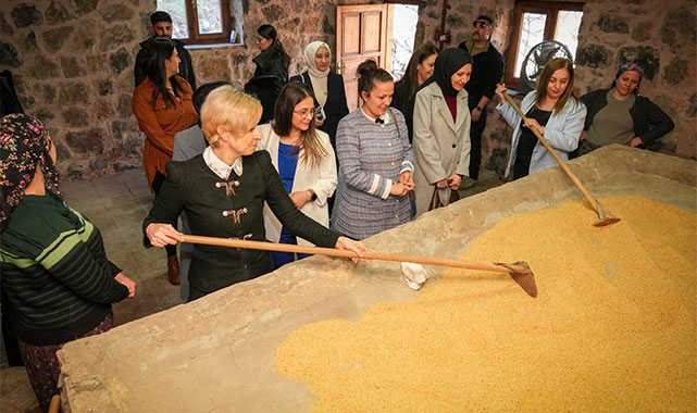 Vali Çelik'in eşinden bir dizi ziyaret: "Sizler sayesinde Çukurca’dan nice başarılar çıkacak";