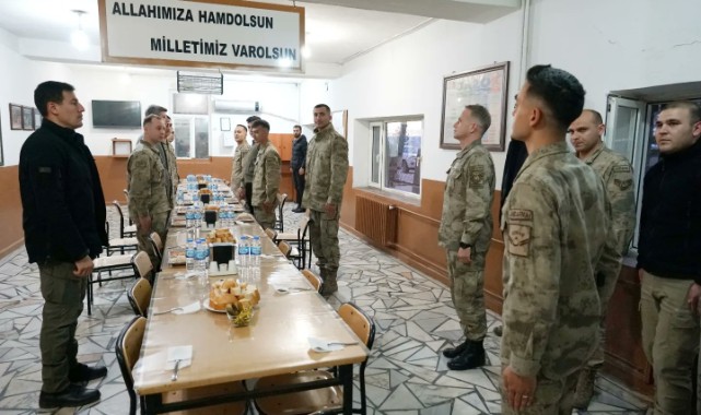 Mehmetçiğin iftar sofrasına konuk oldu