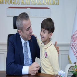 Öğrenciler, Kaymakam Atasoy'a yazdığı mektupları teslim etti