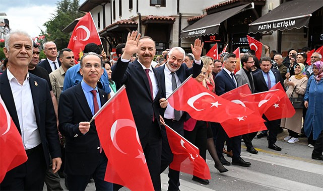Gül diyarı Isparta'da festival başladı: ''Bu eşsiz mirasa hep birlikte sahip çıkmanın mutluluğunu yaşıyoruz''